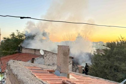 cardakta-cikan-yangin-eve-sicradi-anneannenin-dikkati-torunlari-kurtardi