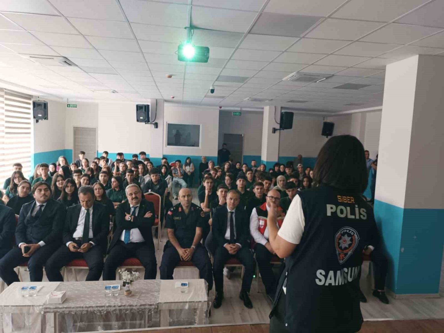 carsambada-lise-ogrencilerine-bagimlilikla-mucadele-semineri