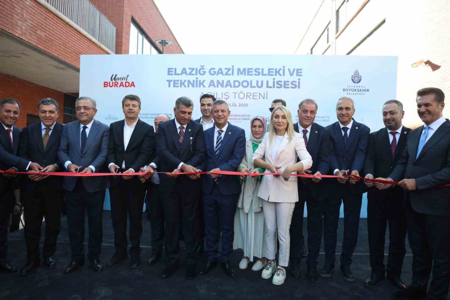 chp-genel-baskani-ozel-elazigda-okul-acilisina-katildi
