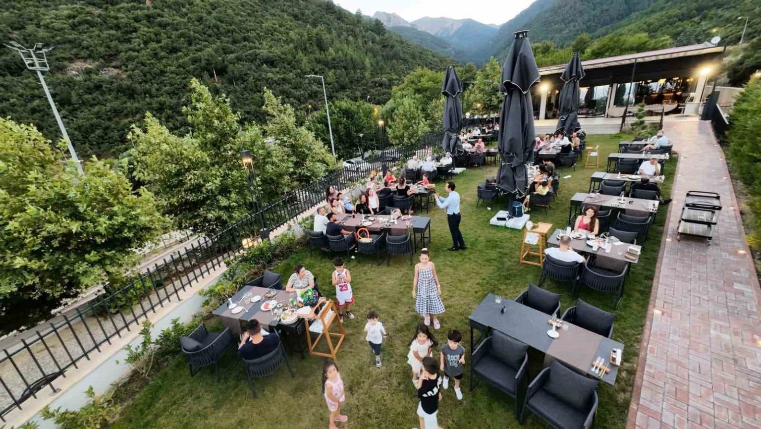 chpli-merkezefendide-ruhsati-olmayan-ornaz-restoran-icin-adrese-teslim-ihale-iddiasi