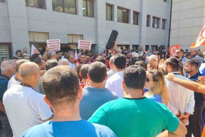 cukurova-universitesi-balcali-hastanesinde-calisanlar-eylem-baslatti