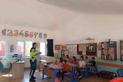 egirdir-jandarmasindan-minik-ogrencilere-trafik-egitimi