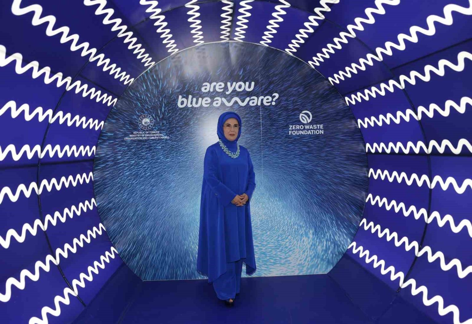emine-erdogan-elde-ettigimiz-her-basarida-insanligin-refahina-katki-sunmanin-kelimelere-sigmayan-mutlulugunu-yasiyoruz