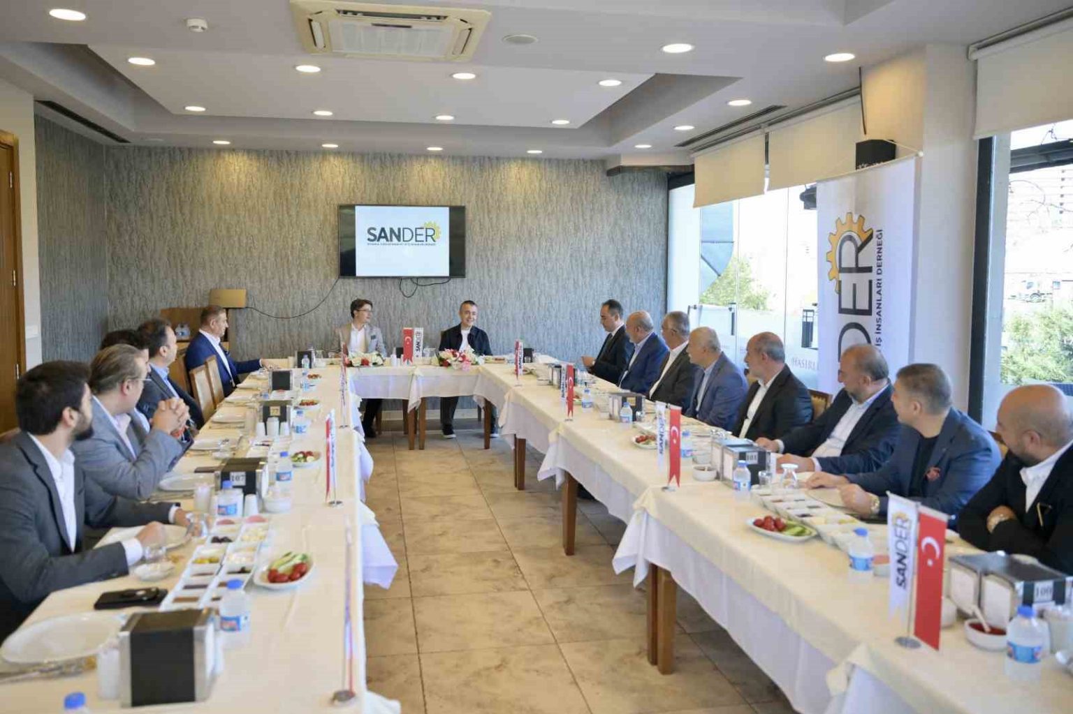 esenyurt-belediye-baskan-vekili-can-aksoy-sanayicilerle-bulustu
