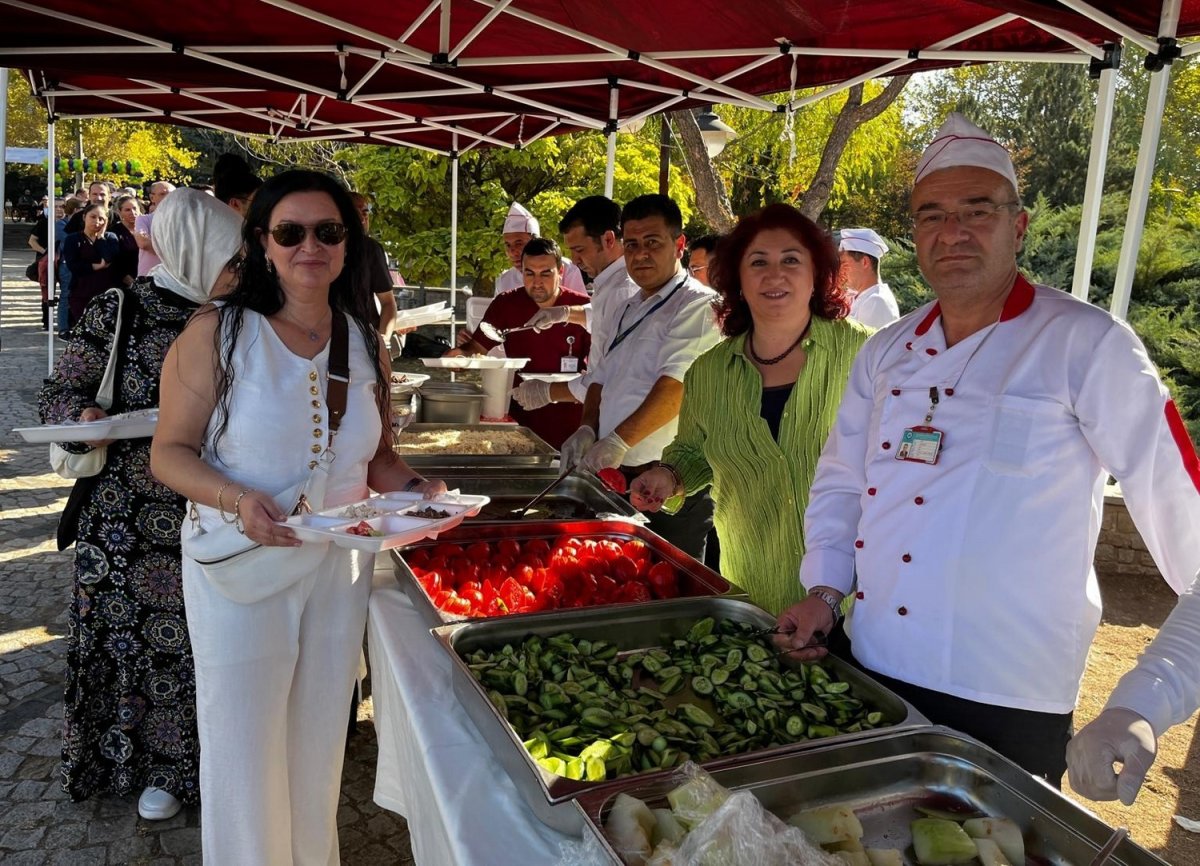 esogu-hastanesi-calisanlari-pilav-gununde-bulustu