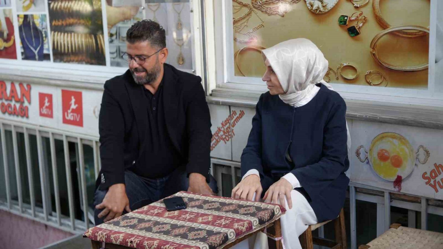 eyupsultanda-ak-parti-standina-yogun-ilgi