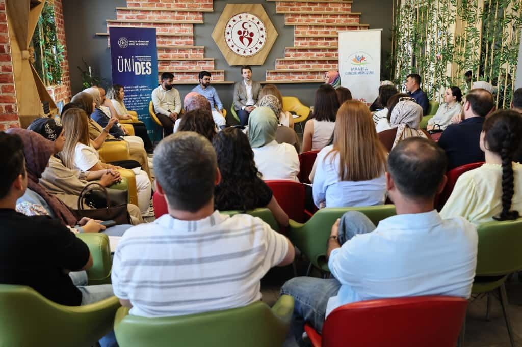 genclik-hizmetleri-genel-muduru-efendioglu-manisada-genclerle-bulustu