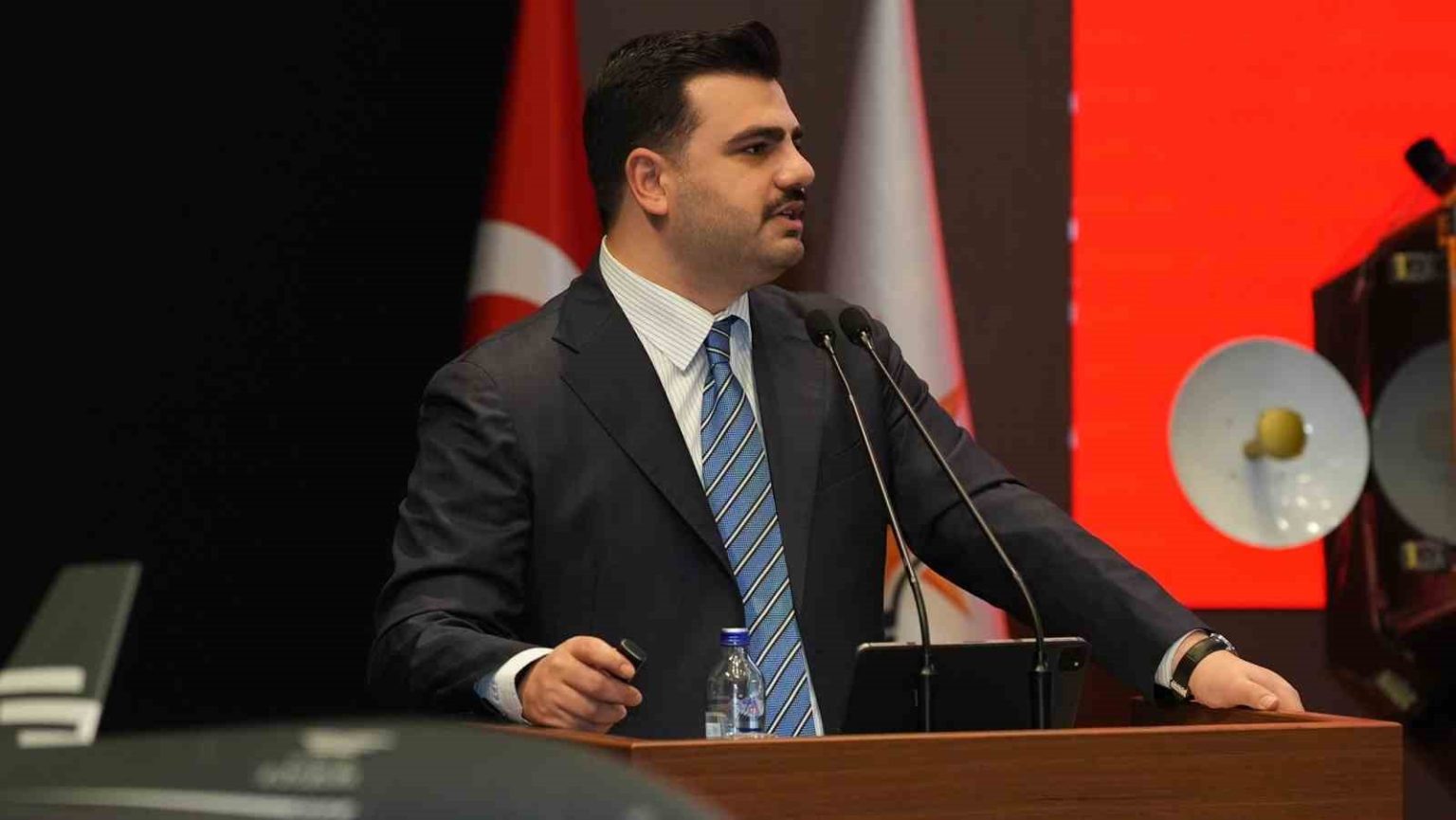 inandan-chpli-zeybeke-tepki-izmiri-cop-daglarina-mahkum-eden-sizsiniz