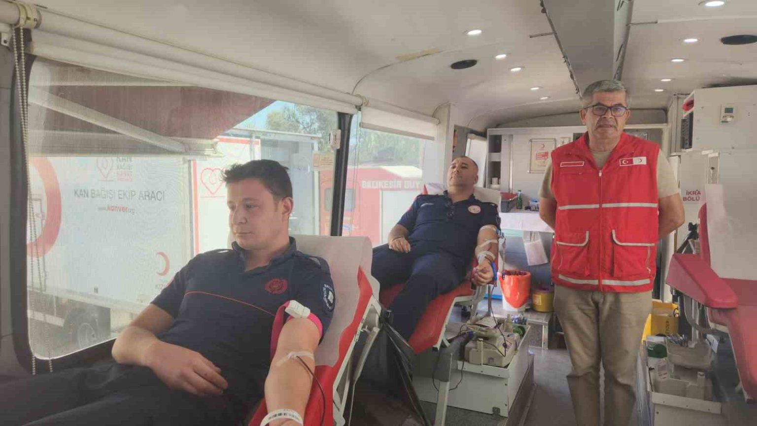 itfaiye-haftasinda-itfaiyecilerden-kan-bagisi-duyarliligi