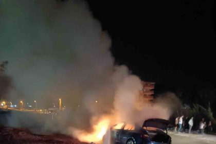 kaza-yapan-otomobil-alevlere-teslim-oldu