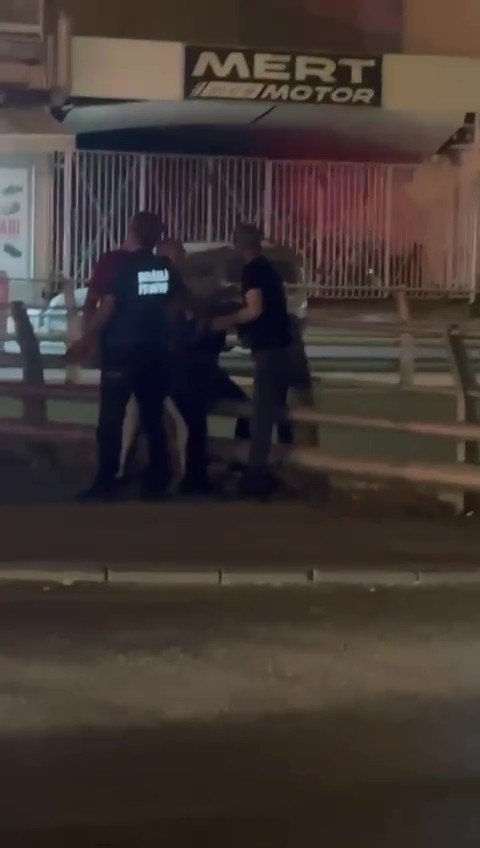 koprulu-kavsaktan-kendisini-atmak-isteyen-kadini-polis-engelledi