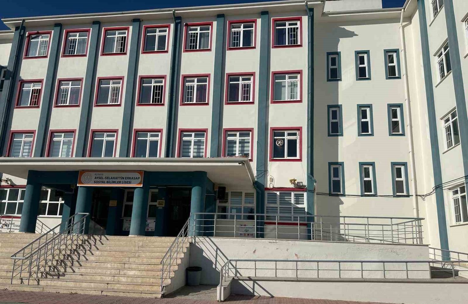 kutahya-sosyal-bilimler-lisesi-iki-uluslararasi-projeyle-avrupada-aktif-rol-ustleniyor