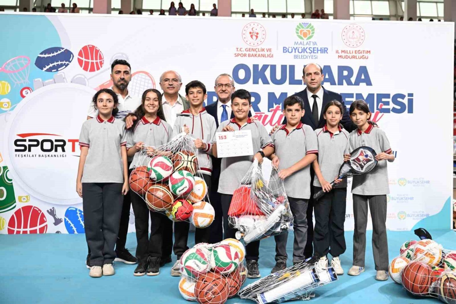 malatya-buyuksehirden-okullara-spor-malzemesi-destegi