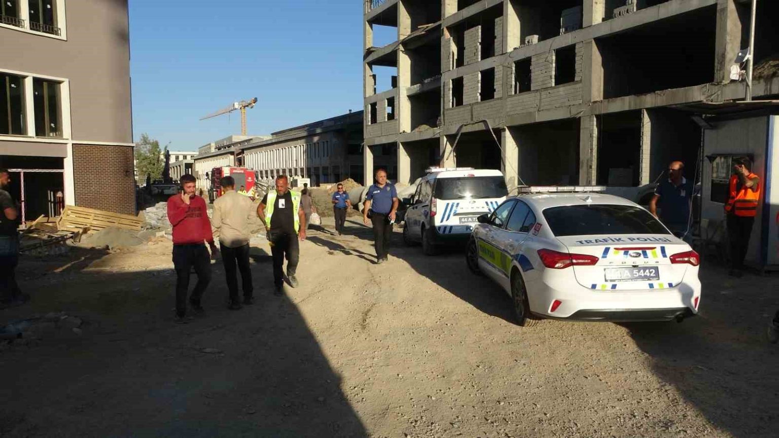 malatyada-carsi-insaatinda-gocuk-1-yarali