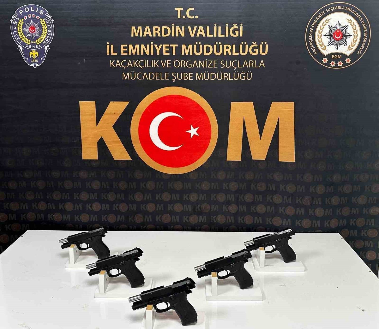 mardinde-bir-aracta-5-ruhsatsiz-tabanca-ele-gecirildi-1-sahis-tutuklandi