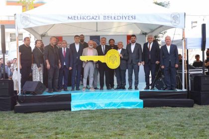 melikgazi-belediyesi-battalgazide-300-daire-teslimi-ve-kura-toreni-gerceklestirdi