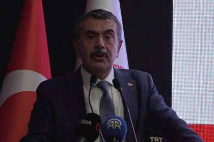 milli-egitim-bakani-tekin-egitime-katki-saglayan-hayirseverlere-plaket-takdim-etti