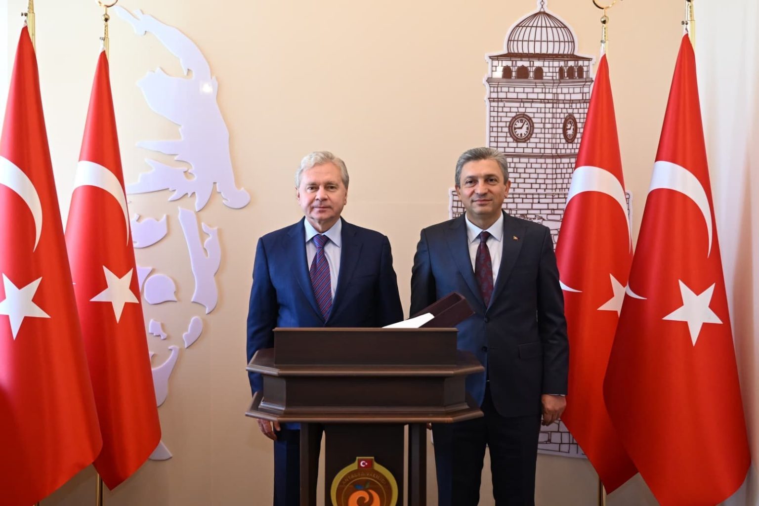 moskova-hukumet-bakani-ceremin-moskova-ile-antalya-arasindaki-isbirliginin-artarak-devam-etmesini-arzuluyoruz