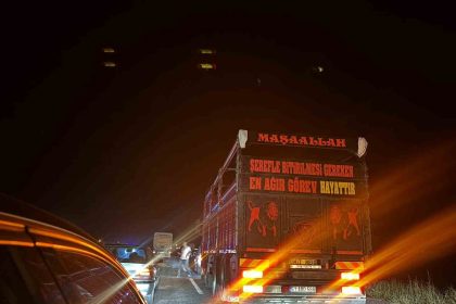 motosiklet-seyir-halindeki-tira-carpti-2-yarali