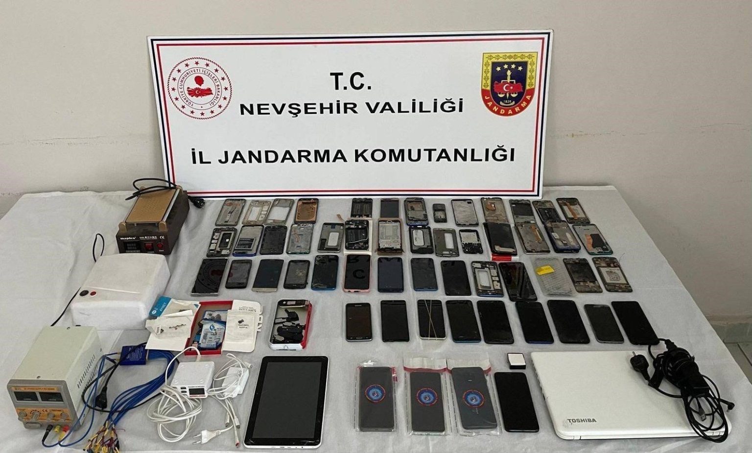 nevsehirde-kacak-telefon-operasyonu-2-gozalti