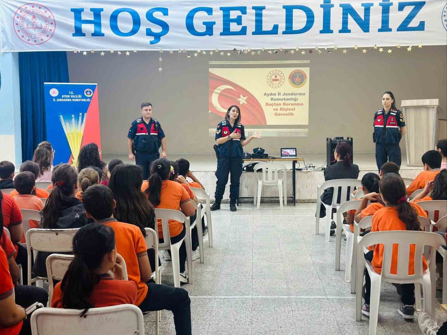ortaokul-ogrencilerine-bir-ders-de-jandarmadan