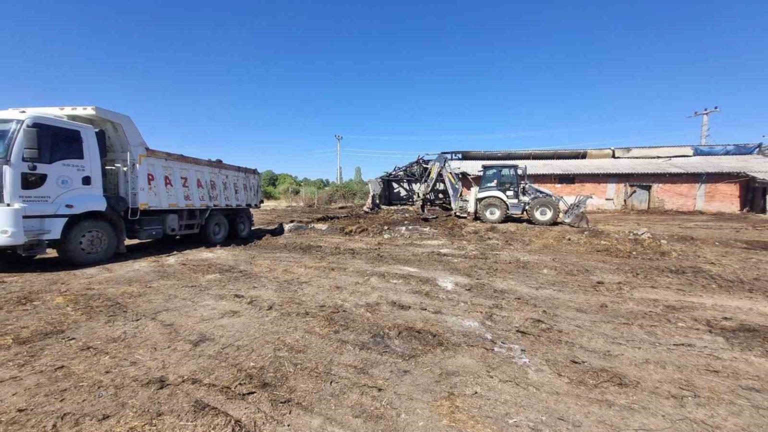 pazaryerinde-yangin-magduru-ciftlige-belediyeden-destek