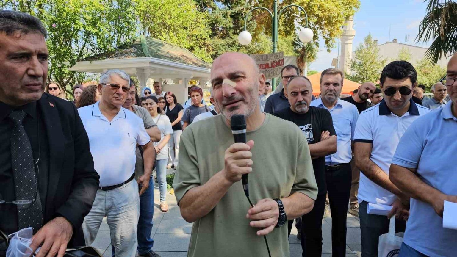 sakaryada-darbedilen-ogretmen-icin-destek-aciklamasi-yapildi