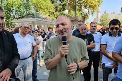 sakaryada-darbedilen-ogretmen-icin-destek-aciklamasi-yapildi