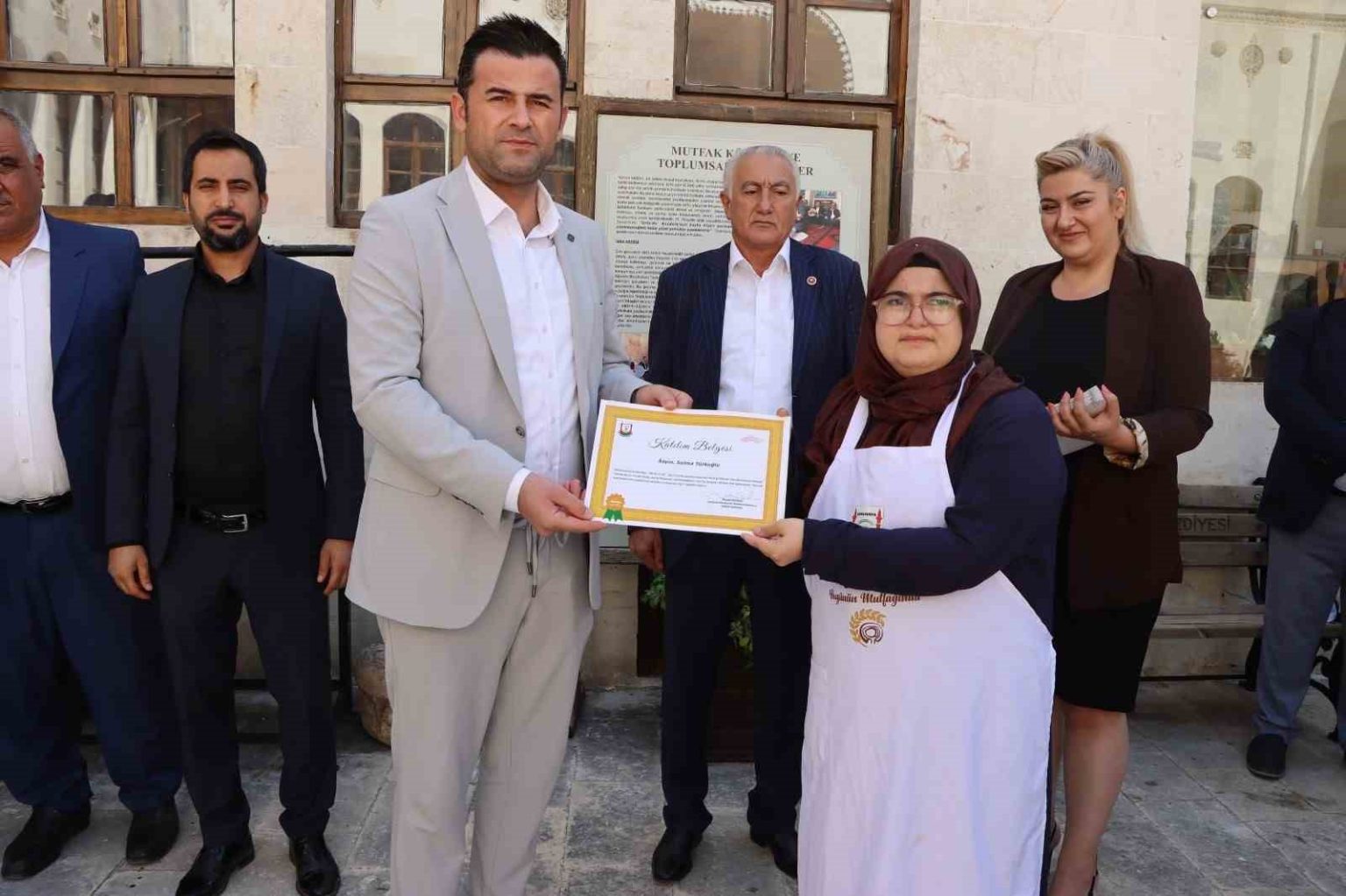 sanliurfada-yoresel-yemek-egitimi-alan-kursiyerlere-sertifika-verildi