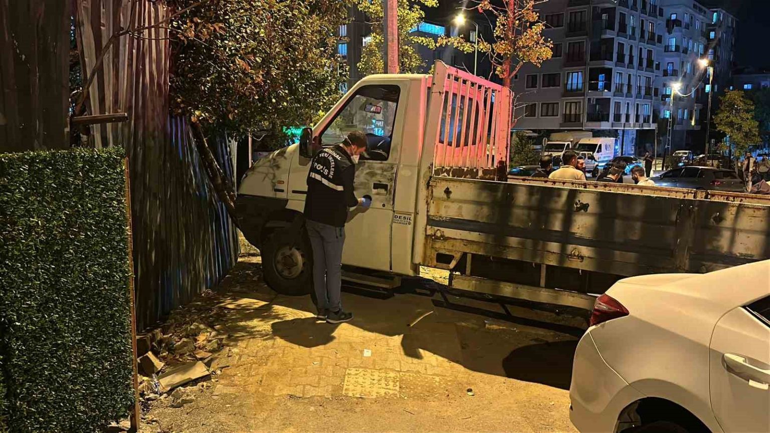 sultanbeylide-seyir-halindeki-araca-silahli-saldiri-1-agir-yarali