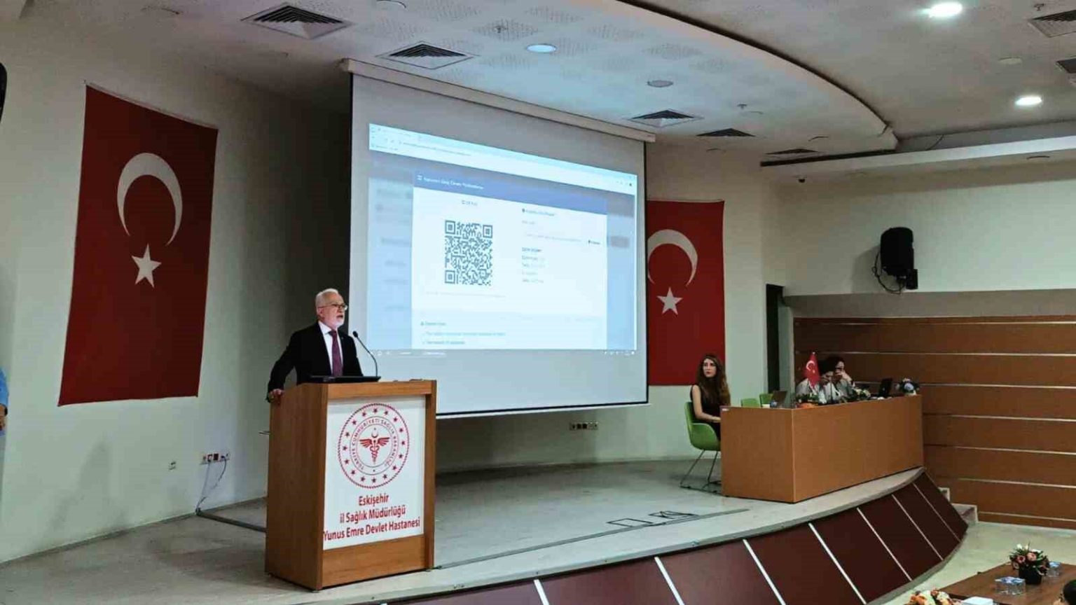 tanidan-tedaviye-guncel-yaklasimlar-egitimi-yunus-emre-devlet-hastanesinde-basladi