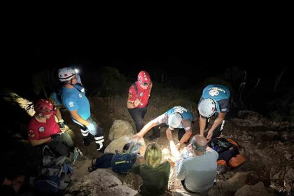 tarihi-yolda-mahsur-kalan-3-kisi-kurtarildi