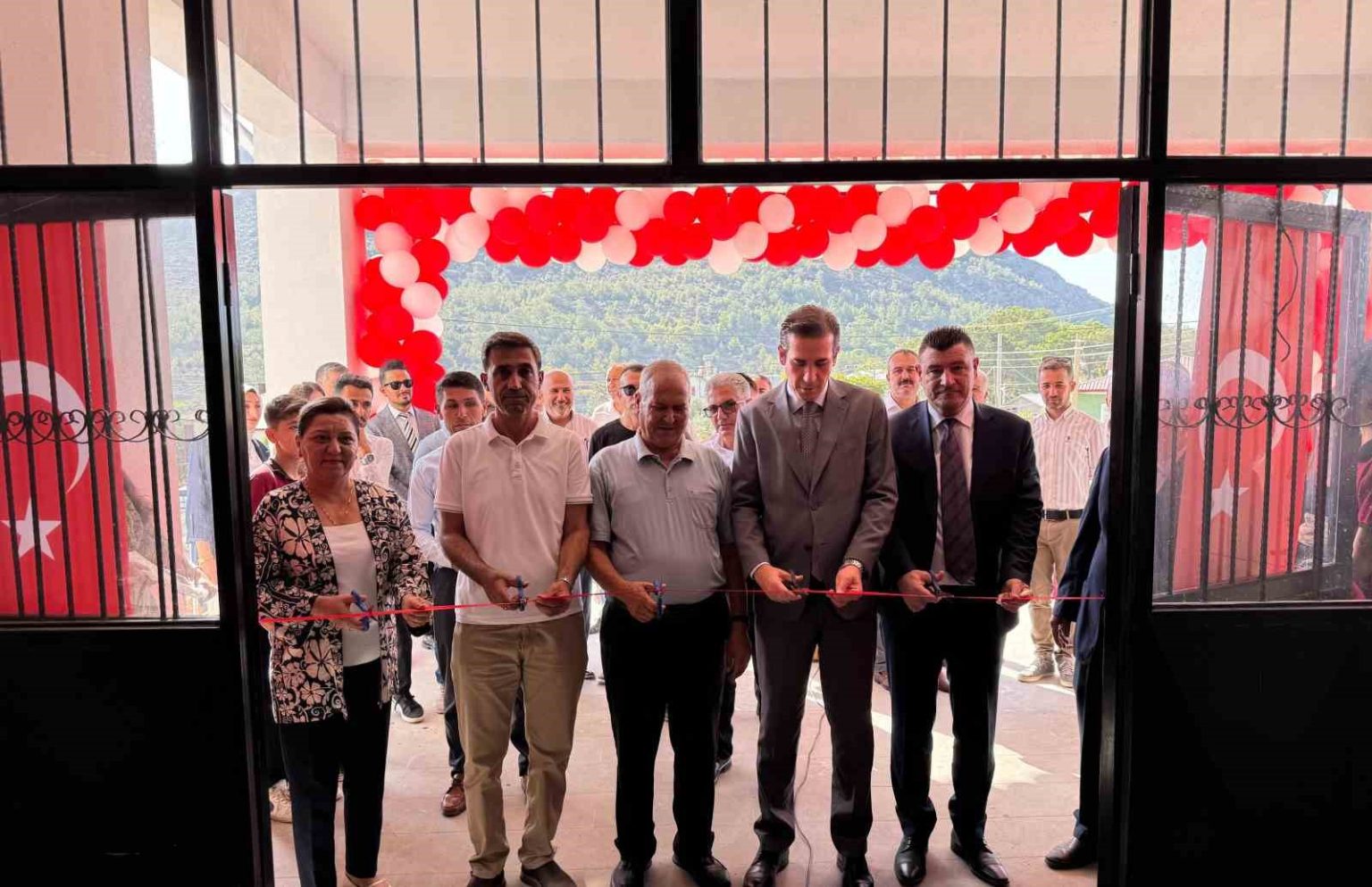 tekmen-ortaokulunun-yeni-hizmet-binasi-acildi