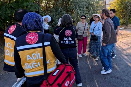turistleri-tasiyan-midibuse-tir-carpti-5-turist-yarali