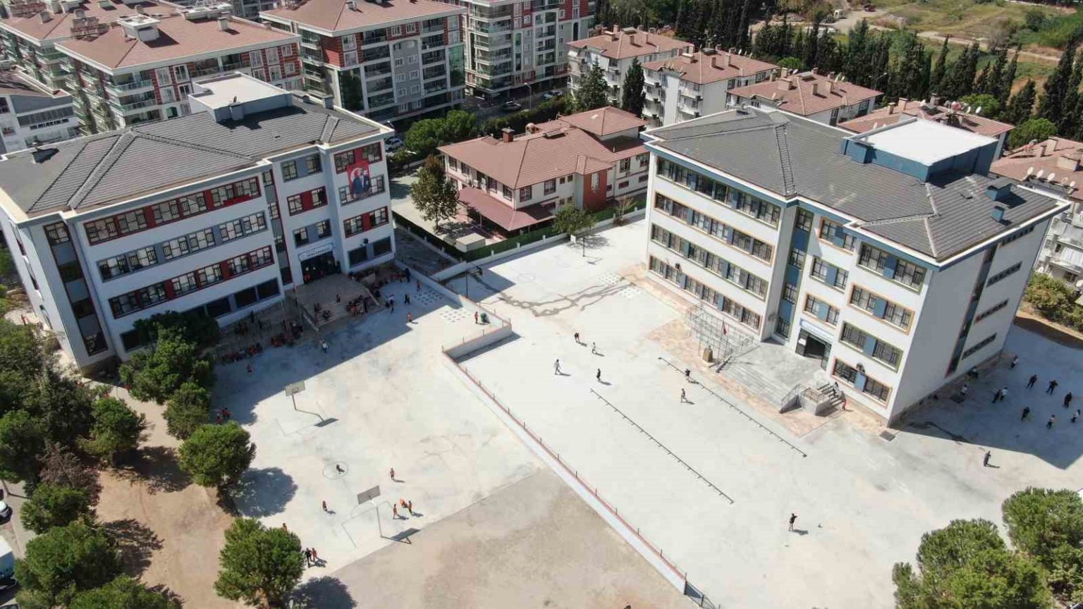 vali-aksoy-yazlik-konutu-satti-mahalle-ilkokula-kavustu