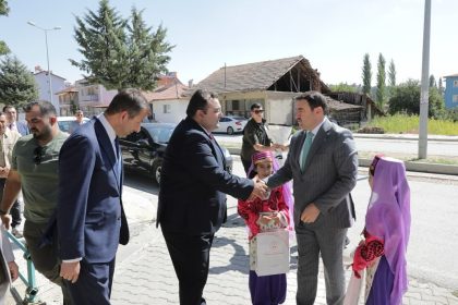 vali-isin-pazarlarda-yurutulen-projeler-ve-yatirimlari-inceledi