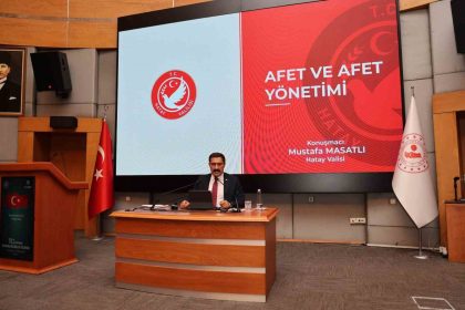 vali-masatli-kaymakam-adaylarina-afette-hatay-modelini-anlatti