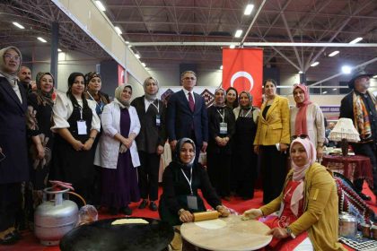 van-buyuksehir-belediyesi-3-van-gurme-ve-gastronomi-fuarinda-yoresel-lezzetleri-tanitiyor