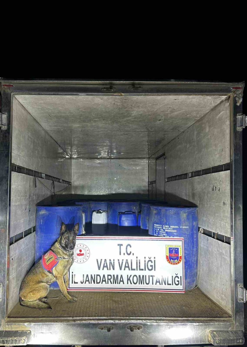 vanda-3-bin-710-litre-asetik-asit-anhidrit-ve-50-kilogram-kostik-soda-ele-gecirildi