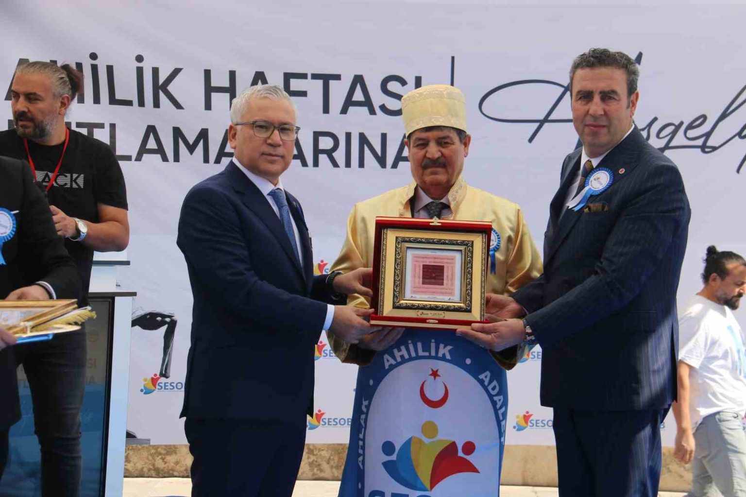 yilin-ahisinden-ahi-davranisi
