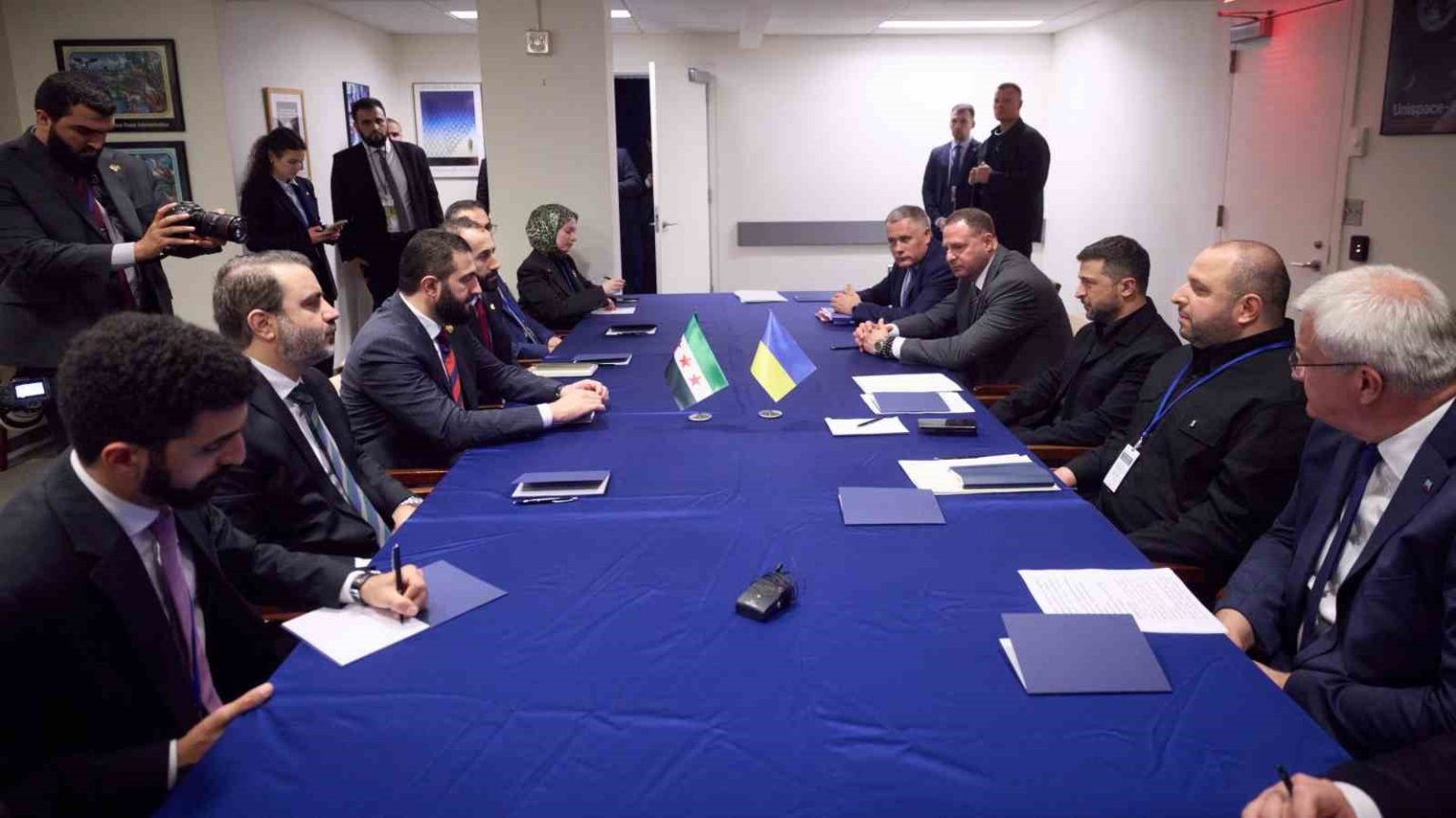 zelenskiy-suriye-devlet-baskani-es-sara-ile-gorustu