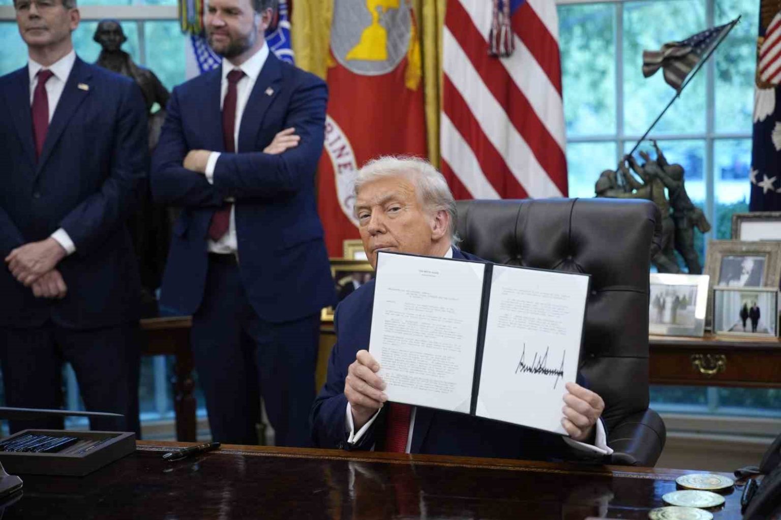 abd-baskani-trump-1-ekimden-itibaren-agir-kamyon-ithalatina-yuzde-25-gumruk-vergisi-uygulanacak