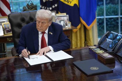 abd-baskani-trump-ulkede-fabrika-insa-etmeyen-ilac-sirketlerinin-urunlerine-yuzde-100-gumruk-vergisi-uygulanacak