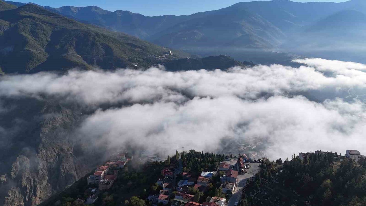 artvinde-sis-bulutlari-kartpostallik-goruntuler-olusturdu