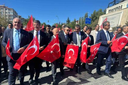 bakan-tekin-besni-egitim-bayramina-katildi