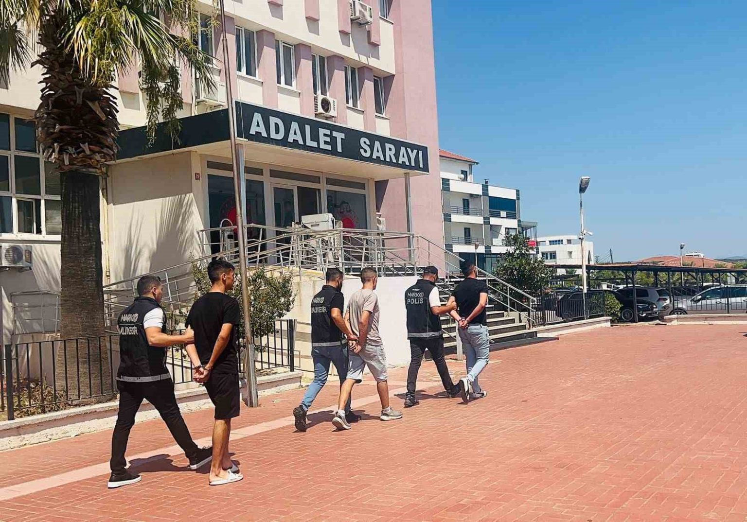 balikesirde-uyusturucu-operasyonlarinda-5-tutuklama