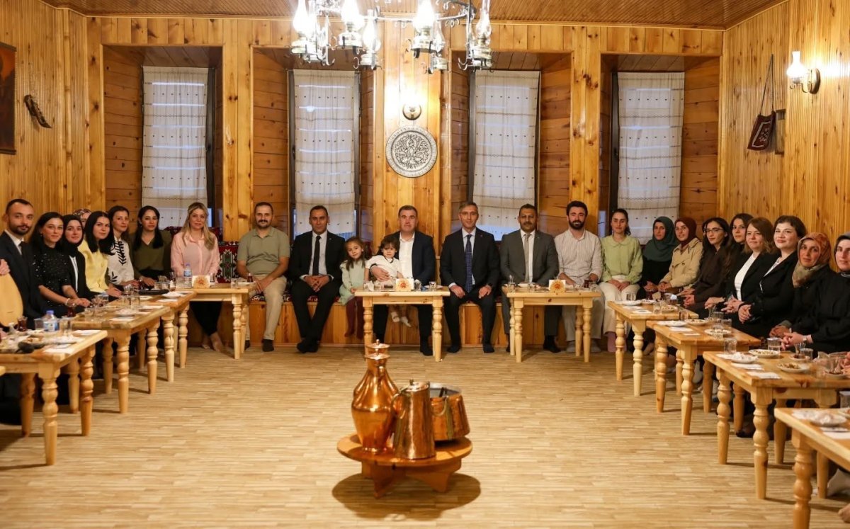 bayburta-atanan-ogretmenlerle-tanisma-toplantisi-duzenlendi