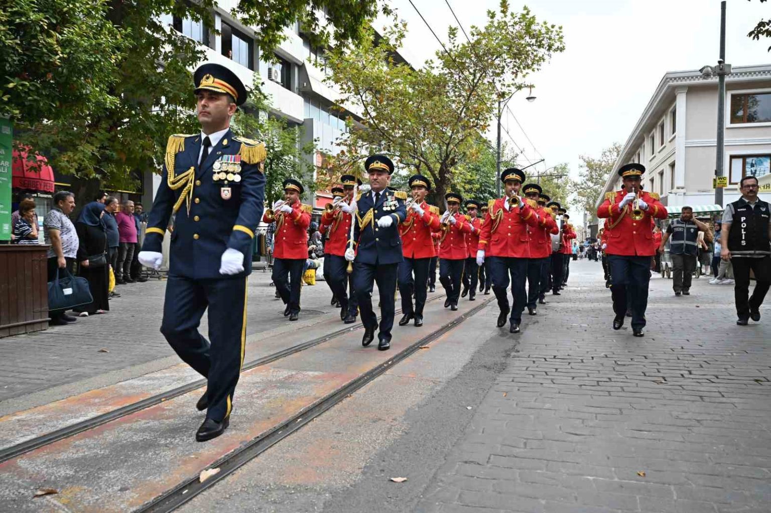 bursada-hem-cok-renkli-hem-cok-sesli-festival