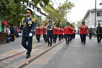 bursada-hem-cok-renkli-hem-cok-sesli-festival
