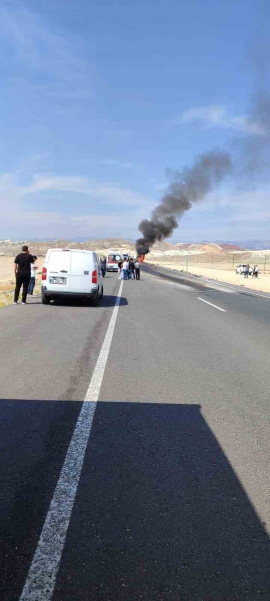 cayirhan-nallihan-yolu-uzerinde-kaza-yapan-arac-yandi